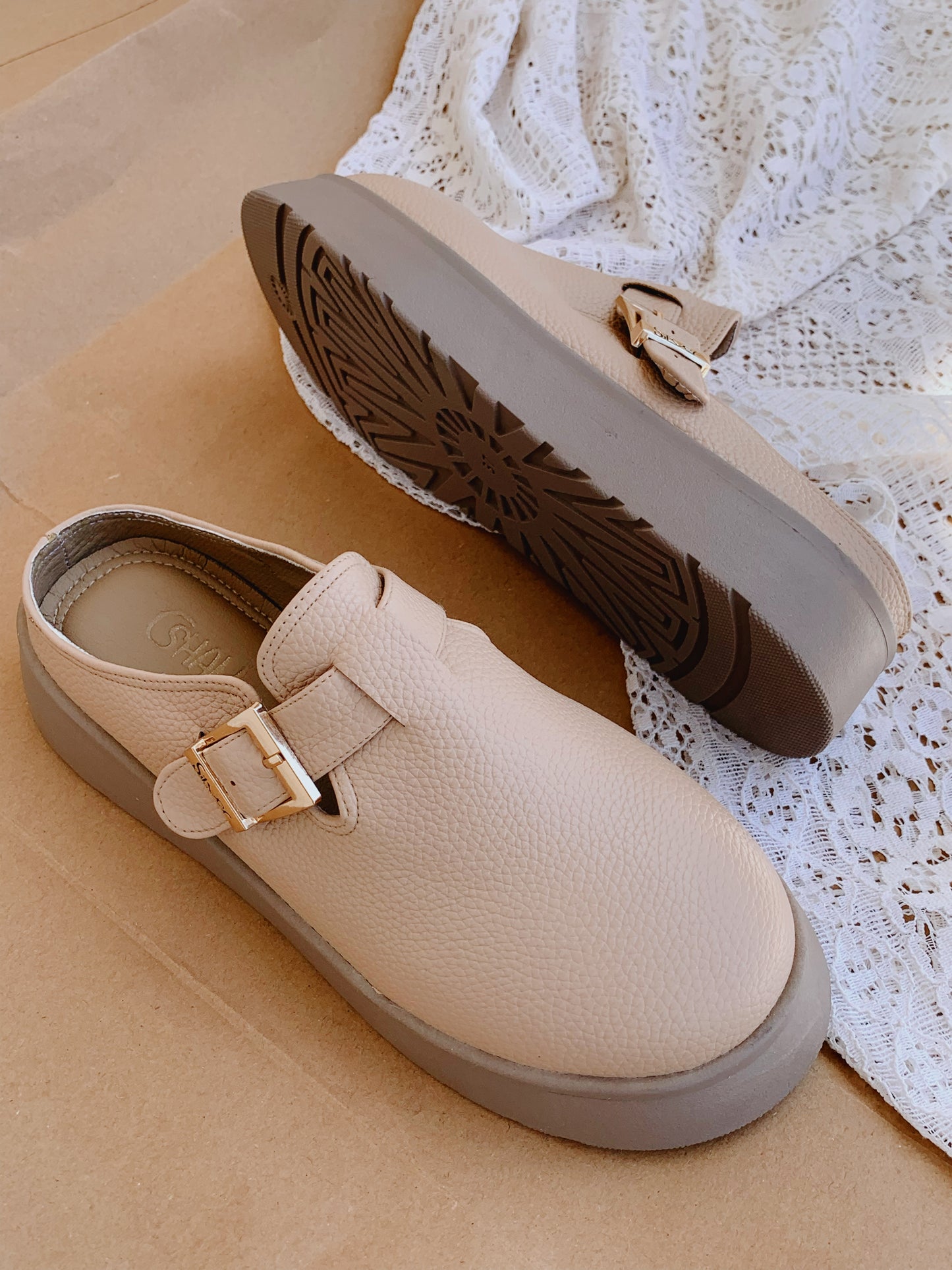 Leather clogs