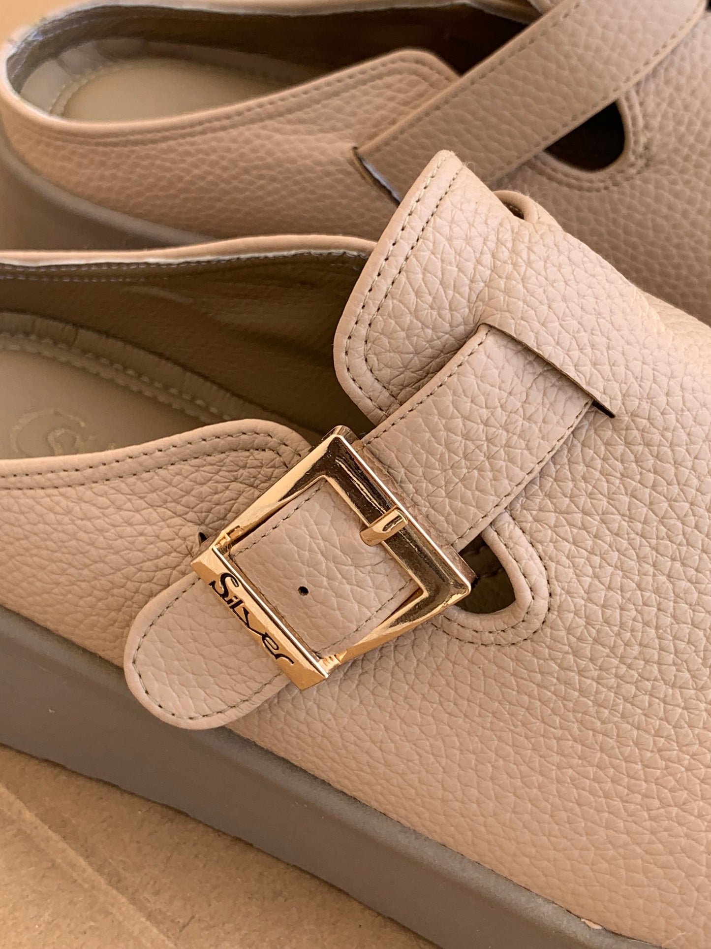 Leather clogs