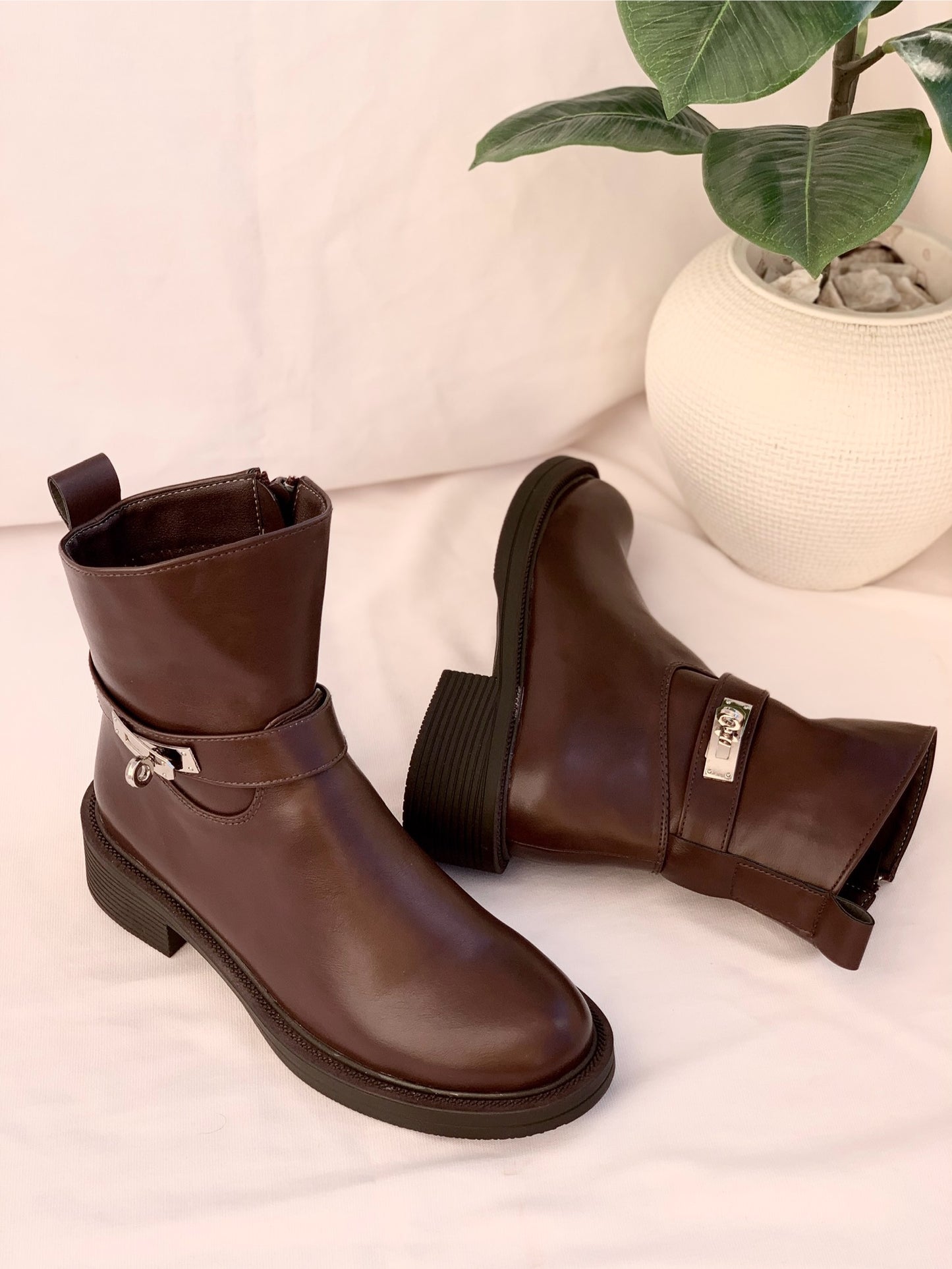 Leather flat boots